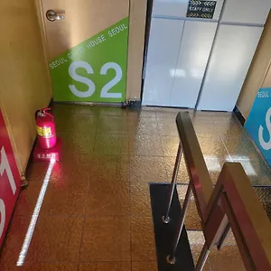 ゲストハウス Foreigners Only 