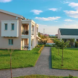 bianco-mare-studios-apartments.hotelschalkidiki.net/